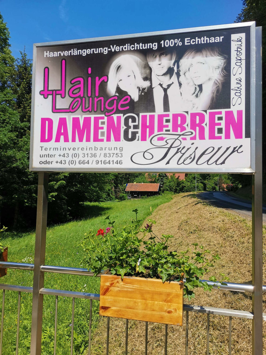 Eingangsschild zur Hairlounge Sabine 